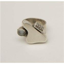 Arnold Frew - Ring with stone