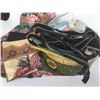 Image 3 : Shoe Bag and Assorted Sewing Supplies