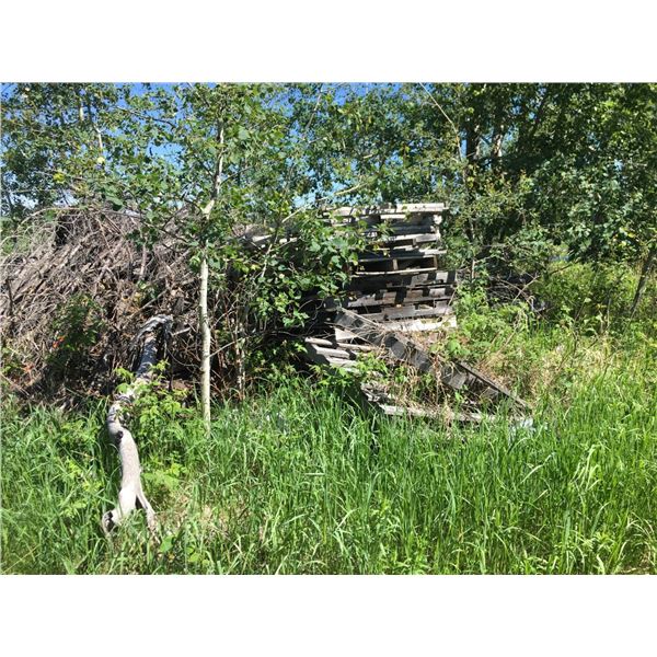 PIle of Pallets - PICK UP ONLY AT FARM