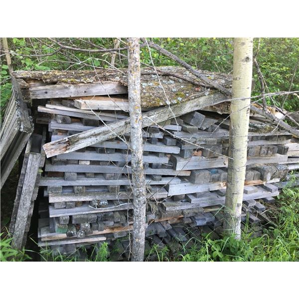 Wood from Pallets from 1980-2000 SOLD PER SECTION  - PICK UP ONLY AT FARM