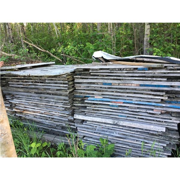 Wood from Pallets  from 1980-2000 SOLD PER SECTION  - PICK UP ONLY AT FARM