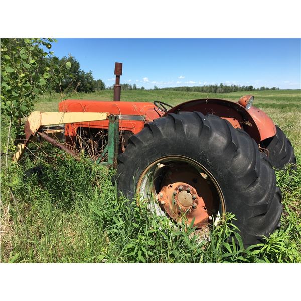 Massey Ferguson Tractor - PICK UP ONLY AT FARM