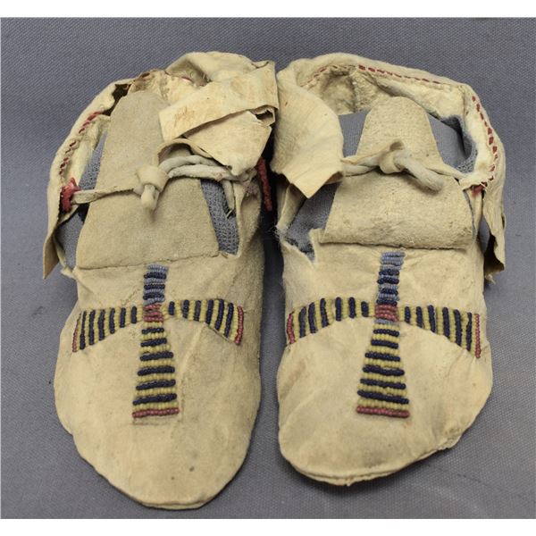 PLAINS INDIAN  CHILDREN'S MOCCASINS