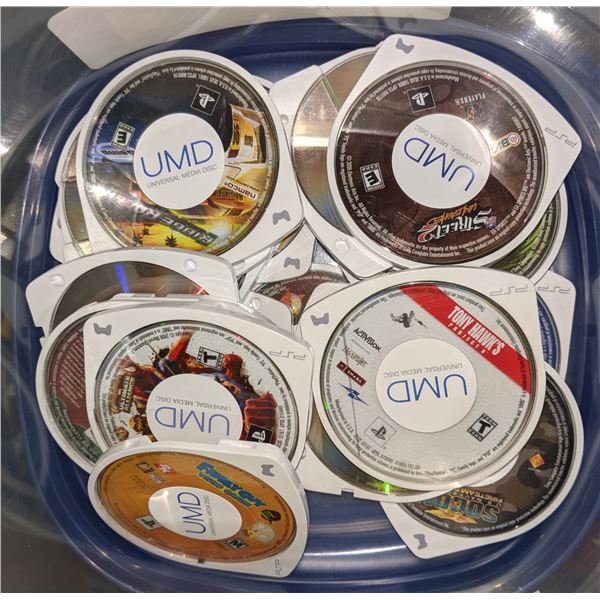 Approx. 21 PSP game cartridges