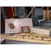 Image 2 : Assorted vintage items, radios, collectables, etc...