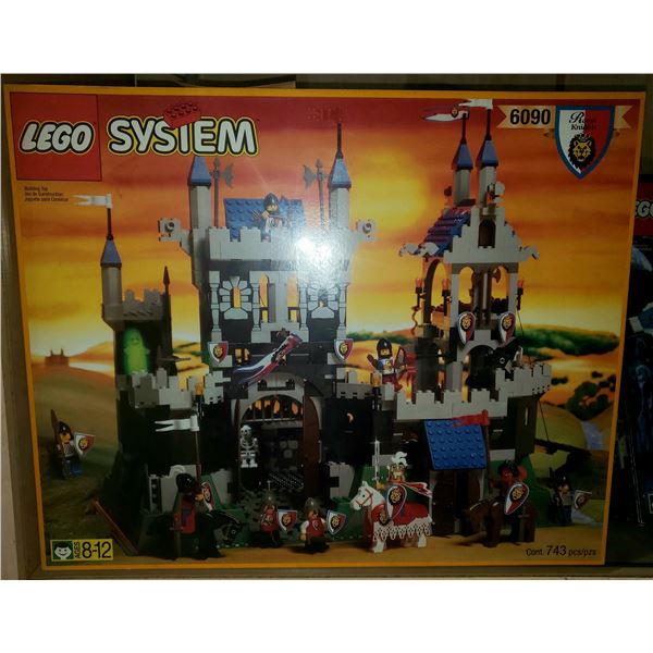 1990's Lego system #6090 royal knight's castle 743 piece set (new in box)