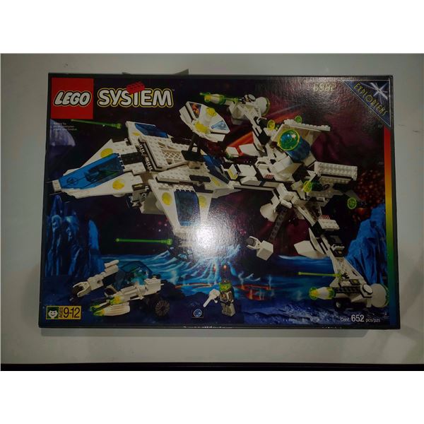 1990's Lego system #6982 explorien starship 652 piece set (new in box)