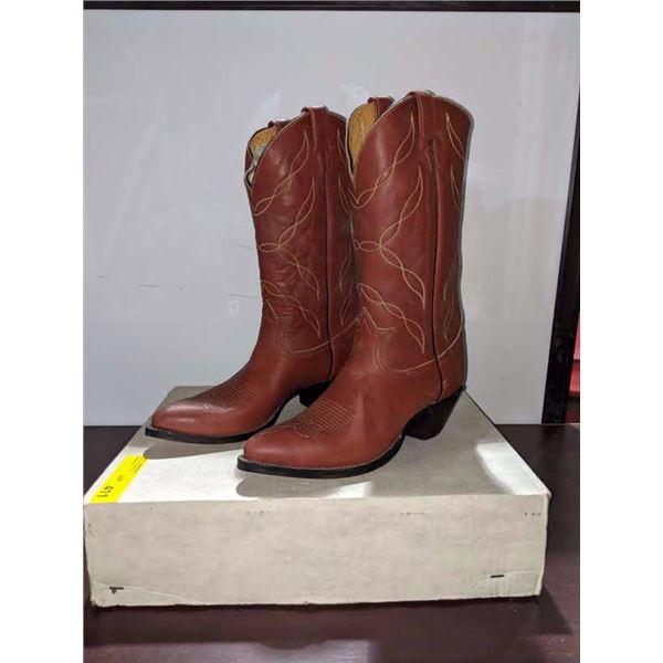 Pair of tony lama rust pointed toe cowboy boots size 11 (NOS)