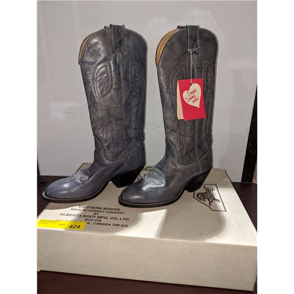Pair Alberta boots marine blu cowboy boots ladies size 7 1/2 (NOS)