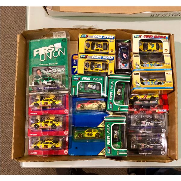 A huge lot of highly collectible 1:64 scale stock car (approx. 18 pieces)