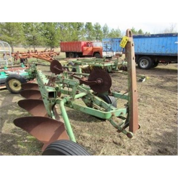 JOHN DEERE 3100 - 4 BOTTOM PLOW