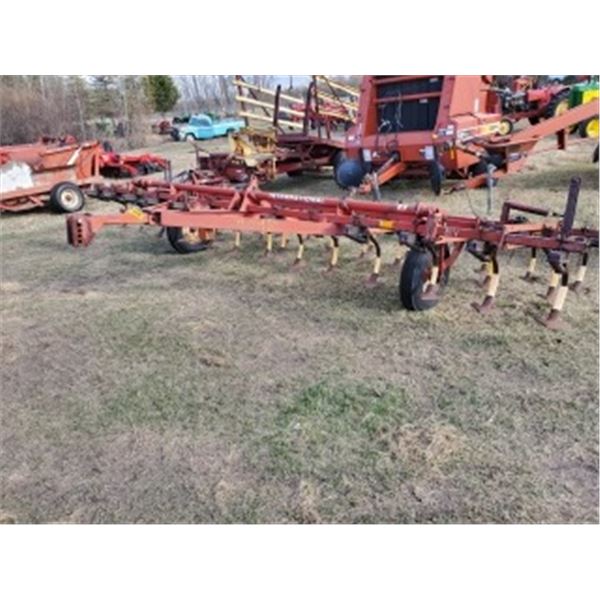 IH 4500 - 18' CULTIVATOR