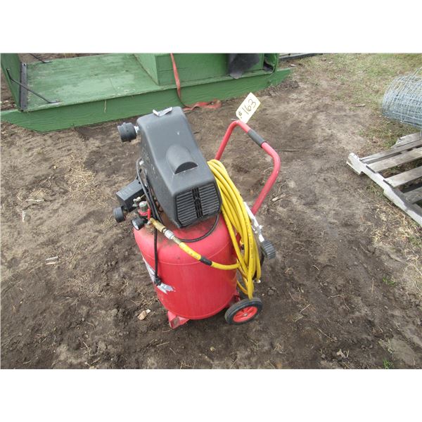 UPRIGHT 5 HP COMPRESSOR C/W HOSE