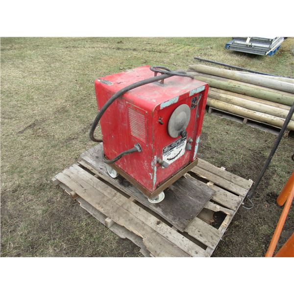 IDEALARC LINCOLN WELDER C/W TABLE & LEADS