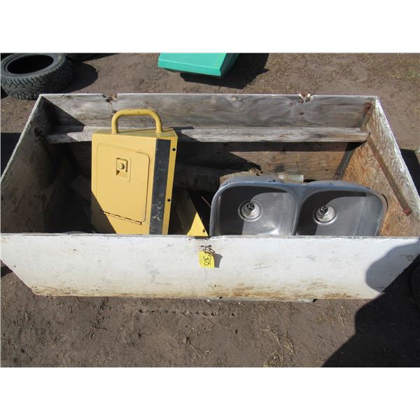 WOOD JOB SITE BOX C/W CONTENTS