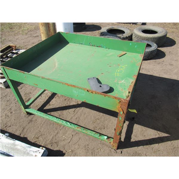 METAL TABLE (GREEN)