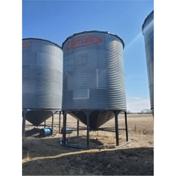 BUTLER 2500 BUSHEL BIN C/W STEALTH HOPPER