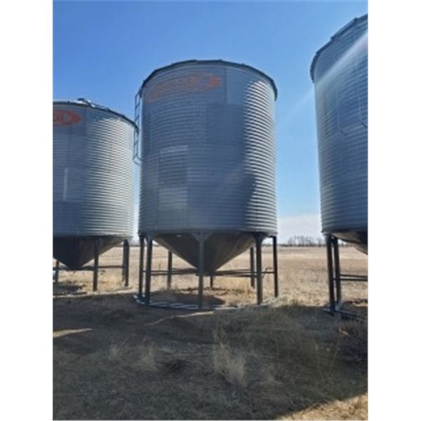 BUTLER 2500 BUSHEL BIN C/W STEALTH HOPPER