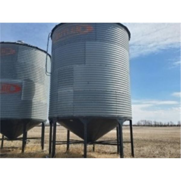 BUTLER 2500 BUSHEL BIN C/W STEALTH HOPPER