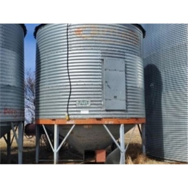 BUTLER 1500 BUSHEL GRAIN BIN C/W RACHAR HOPPER
