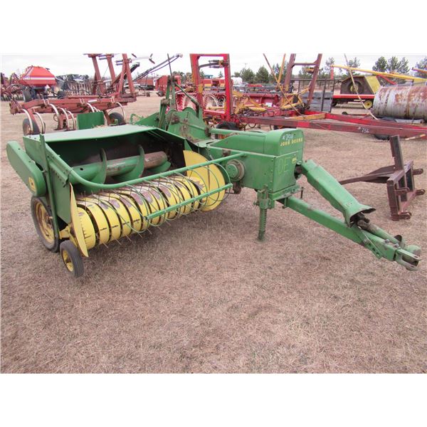 JOHN DEERE 24 T SQUARE BALER