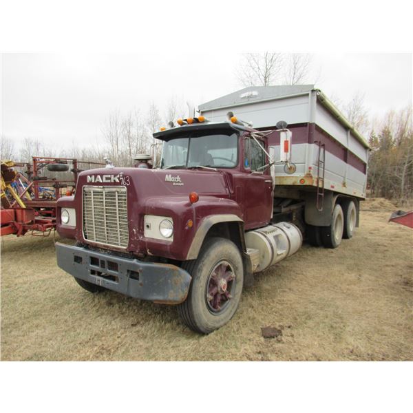 APPROX 1988 MACK R688ST TANDEM AXLE GRAIN TRUCK