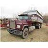 Image 1 : APPROX 1988 MACK R688ST TANDEM AXLE GRAIN TRUCK