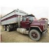 Image 2 : APPROX 1988 MACK R688ST TANDEM AXLE GRAIN TRUCK