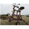 Image 3 : IHC APPROX. 55 - 18' CHISEL PLOW