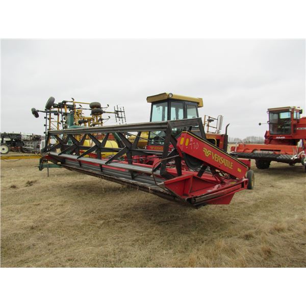 1982 VERSATILE 4400 - 20' SP SWATHER