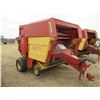 Image 2 : NEW HOLLAND 855 ROUND BALER