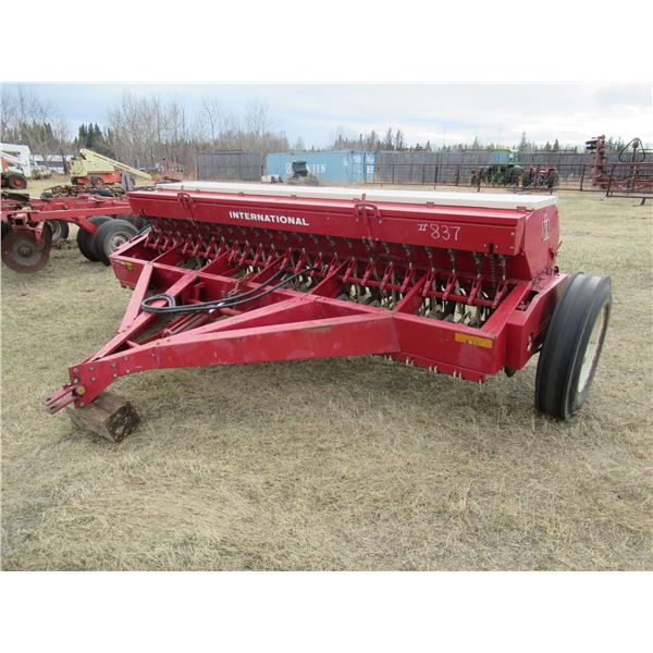 IHC 510 END WHEEL SEED DRILL