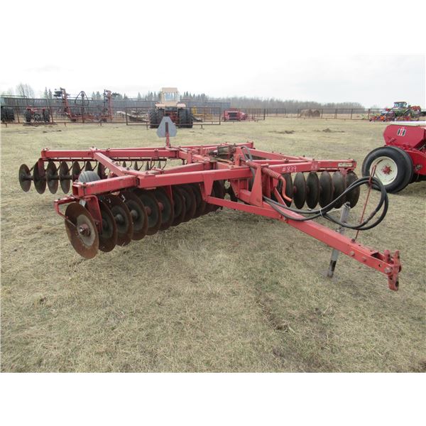 MASSEY FERGUSON 620 APPROX. 16' DISC