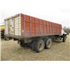 Image 3 : FORD 900 GAS TANDEM GRAIN TRUCK