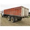 Image 4 : FORD 900 GAS TANDEM GRAIN TRUCK