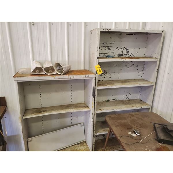 2 METAL SHELVES & BAR FRIDGE