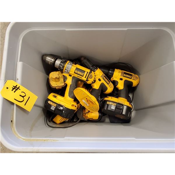 TOTE OF 2 LINCOLN CHARGERS, 2 DEWALT CORDLESS DRILLS, 2 - 18 VOLT DEWALT BATTERIES