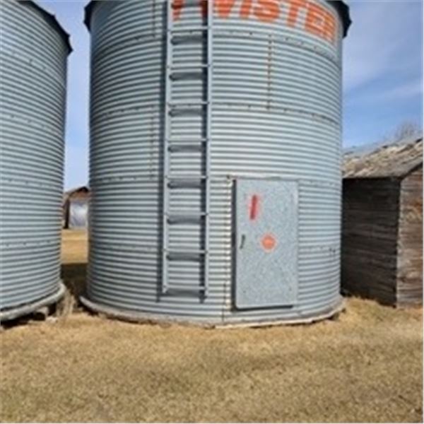 BIN #1 - TWISTER 2100 BUSHEL BIN ON GOOD FLOOR