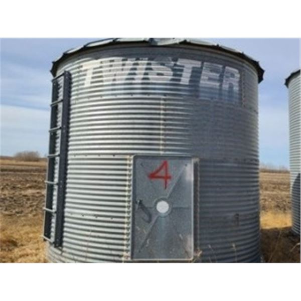 BIN #4 - TWISTER 1500 BUSHEL BIN ON WOOD FLOOR (NEEDS SOME PATCHING)