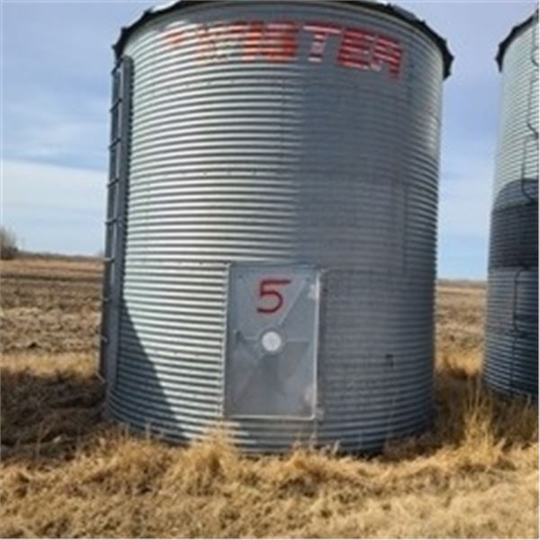 BIN #5 - TWISTER 2000 BUSHEL BIN ON WOOD FLOOR