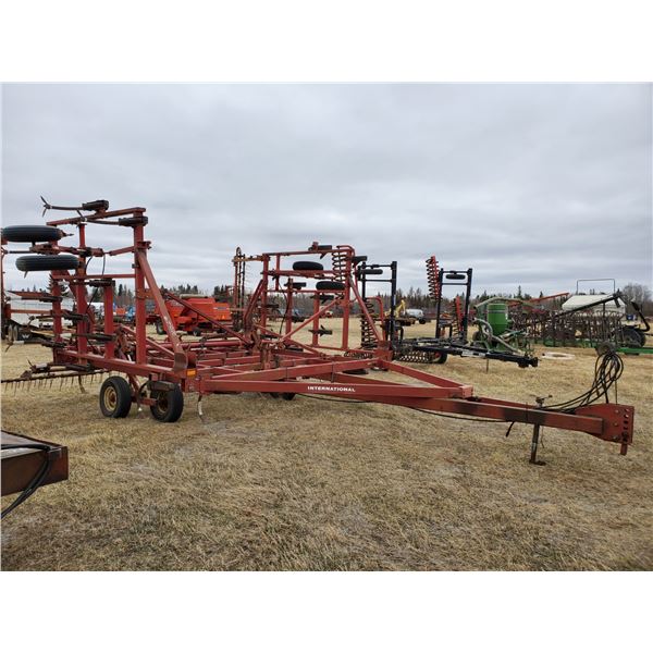 CASE IH 4700 - 35' CULTIVATOR