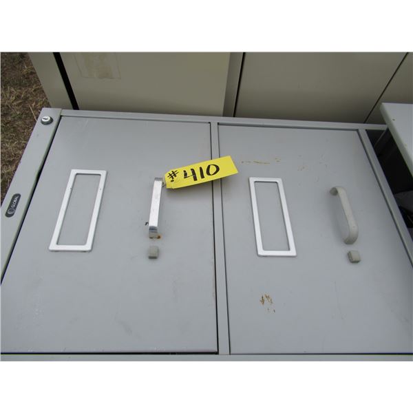 2 FILING CABINETS