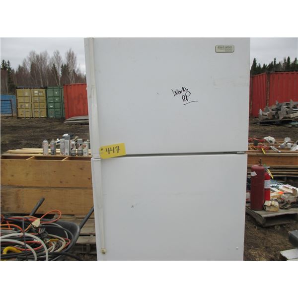 ESTATE WHIRLPOOL FRIDGE (WORKING)
