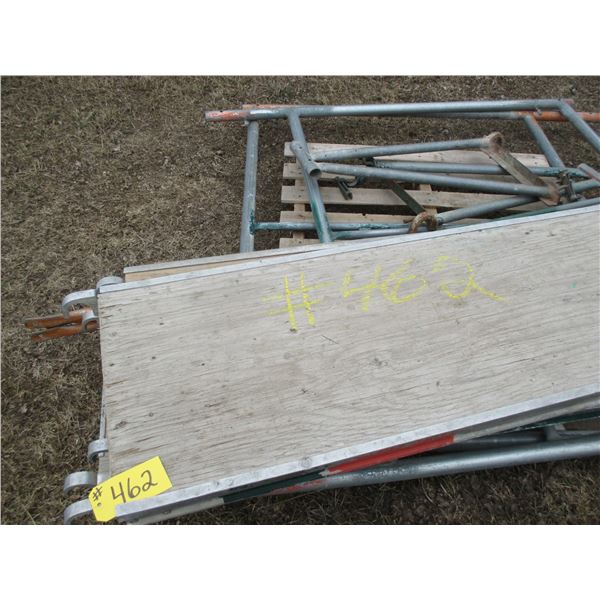 SCAFFOLDING C/W 3 ALUMINUM DECKS
