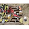 Image 4 : PALLET OF 3 HYDRAULIC JACKS, SAFETY HARNESS, 2 LIGHTS, HEAT GUN, ROPE