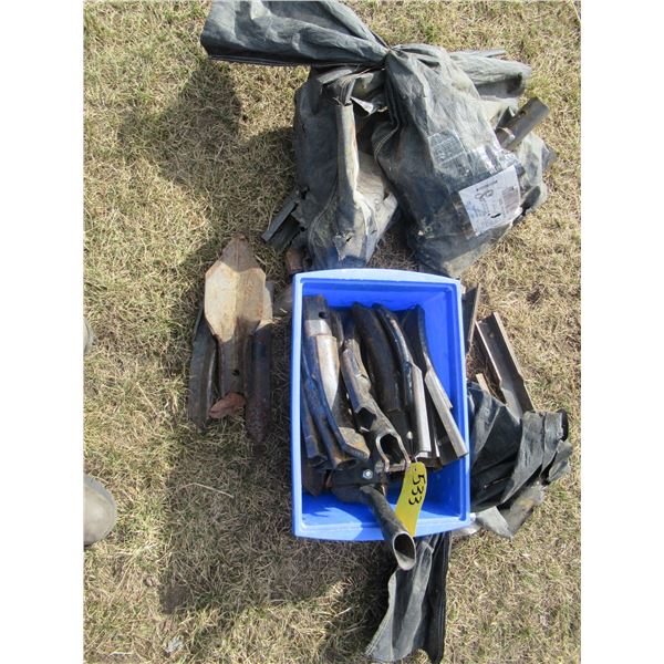 APPROX. 40 KNOCK OFF SPIKES