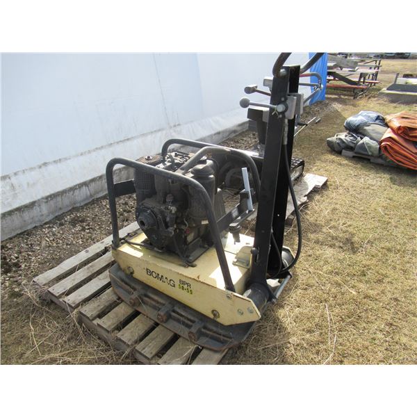 BOMAG APPROX. 26" DIESEL PLATE TAMPER