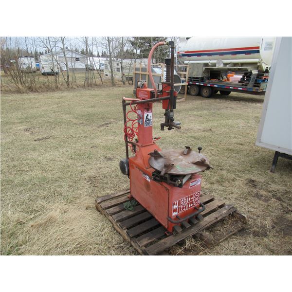 AMMCO 740 TIRE MACHINE (12" - 16" TIRES)