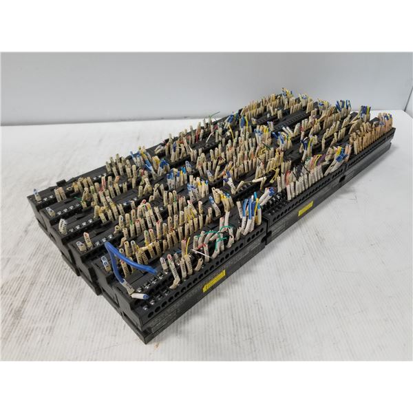 Lot of 18 AJ65SBTB1-32D1 Mitsubishi Input Modules