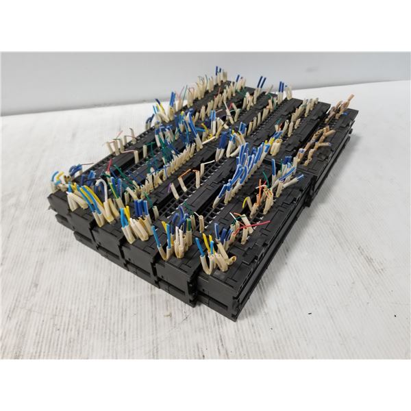 Lot of 12 AJ65SBTB1-32T1 Mitsubishi Output Modules